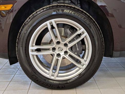 Used 2025 Porsche Macan AWD/4WD image 11
