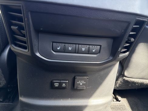 Used 2024 Toyota Tundra Platinum AWD/4WD image 27