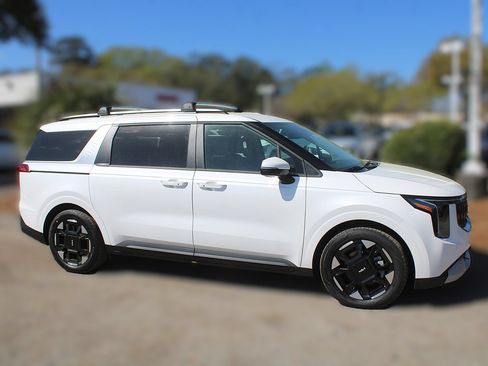 New 2026 Kia Carnival EX FWD image 4