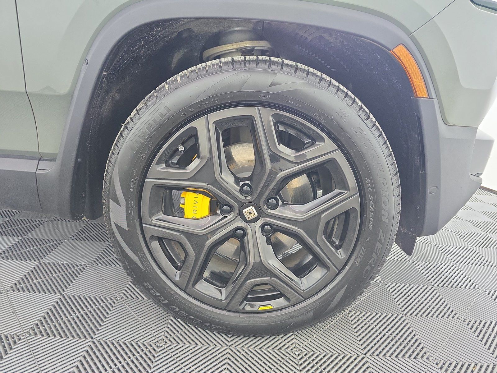 Used 2023 Rivian R1S Launch Edition Quad AWD/4WD image 11