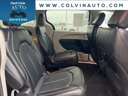 Used 2024 Chrysler Pacifica Touring-L image 26