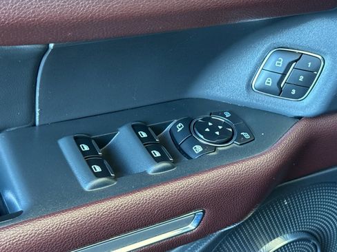 Used 2024 Ford Expedition Limited image 13