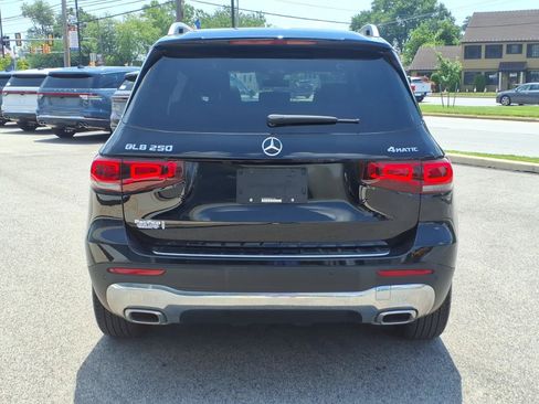Used 2023 Mercedes-Benz GLB 250 4MATIC image 5