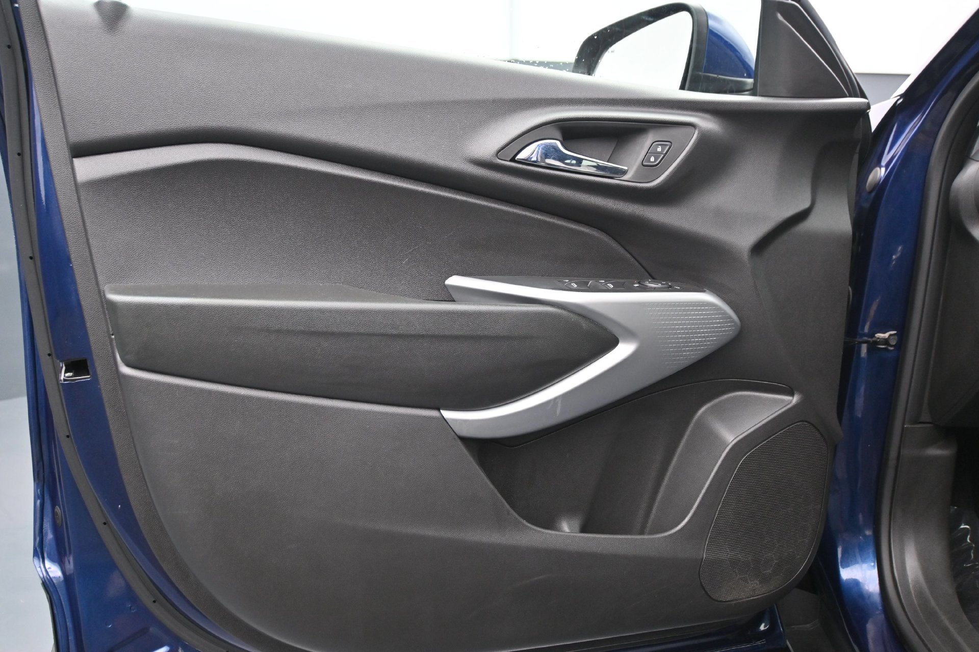 Used 2024 Chevrolet Trax LS w/ LS Convenience Package FWD image 17