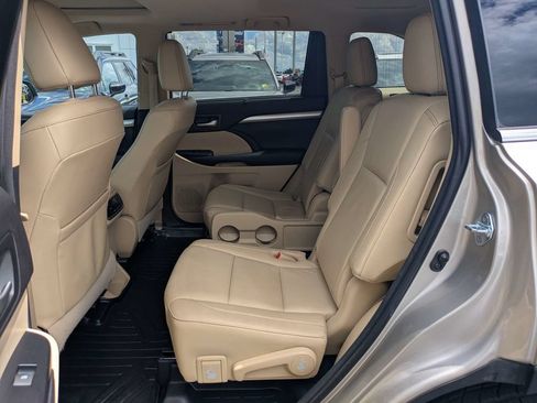 Used 2016 Toyota Highlander XLE FWD image 14