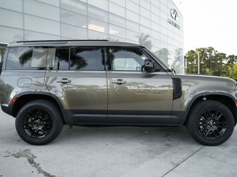 Used 2025 Land Rover Defender 110 S image 9