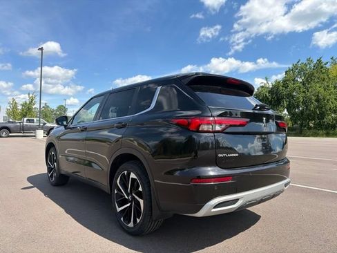 Used 2024 Mitsubishi Outlander SE AWD/4WD image 3