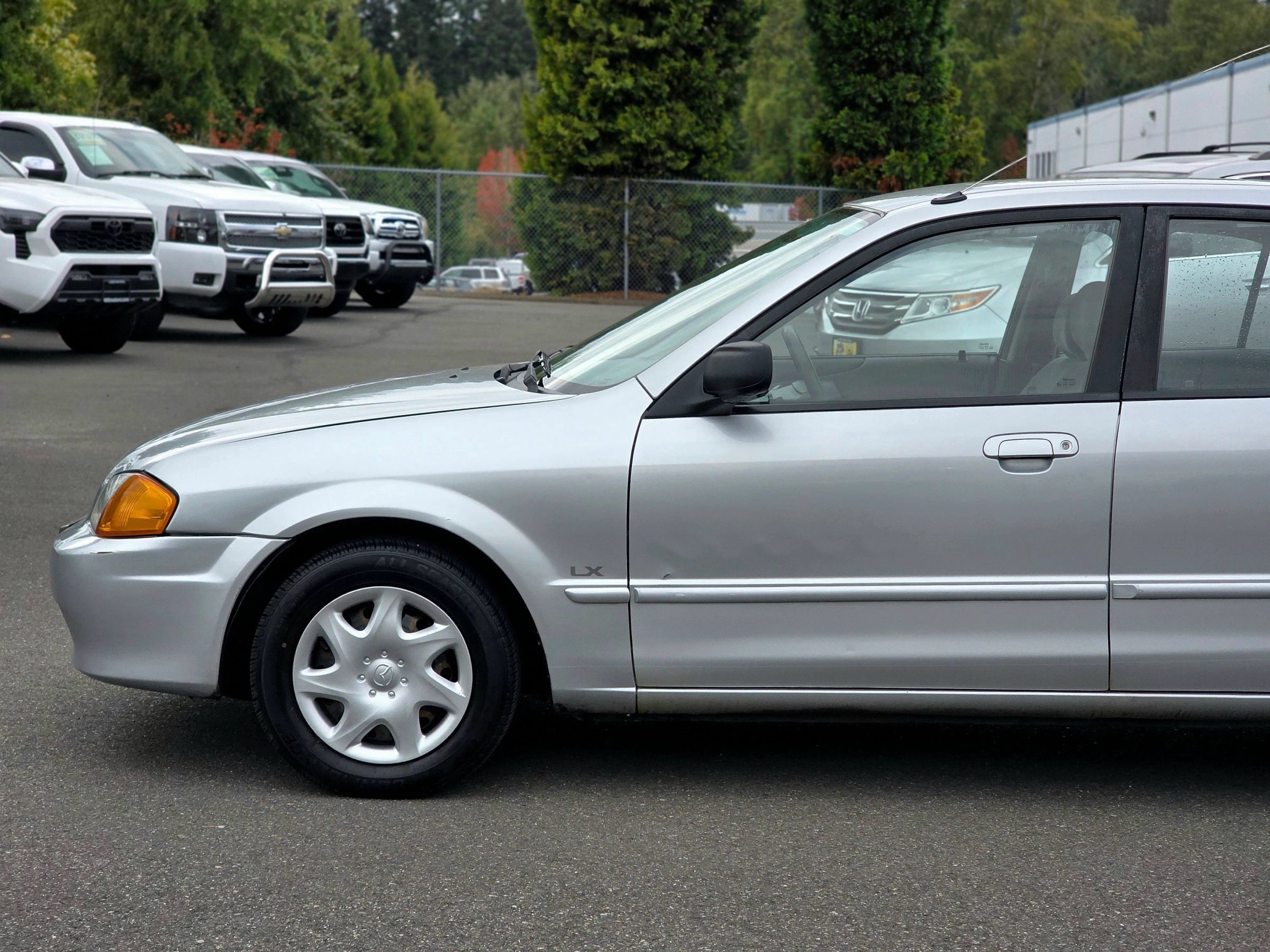 Used 1999 MAZDA Protege FWD image 5