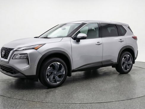 Used 2025 Nissan Rogue SV FWD image 3
