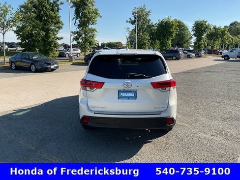 Used 2018 Toyota Highlander XLE AWD/4WD image 5