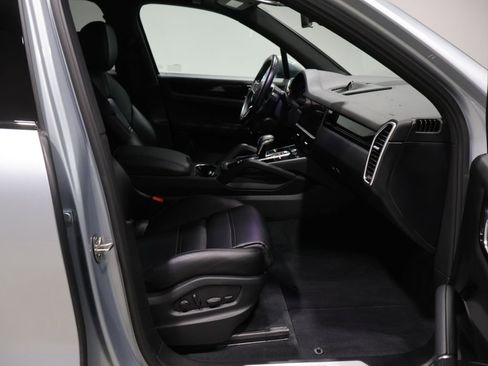 Used 2022 Porsche Cayenne AWD/4WD image 22