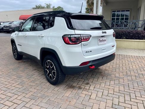 Used 2025 Jeep Compass Trailhawk image 3