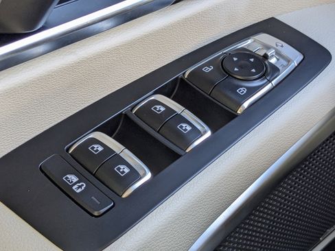 Used 2024 Kia Telluride SX w/ Towing Package image 27