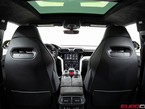 Used 2022 Lamborghini Urus *HIGH GLOSS BLACK STYLE PACKAG image 23