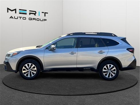 Used 2020 Subaru Outback Premium image 5