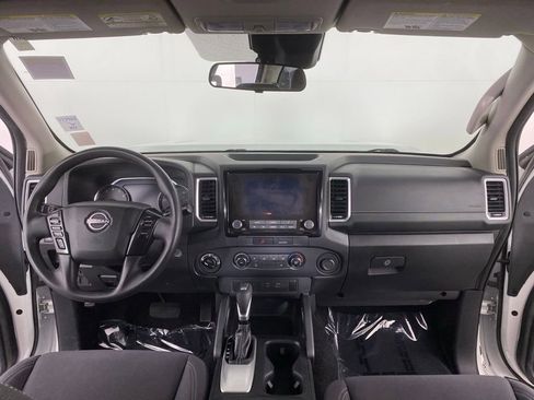 Used 2022 Nissan Frontier SV image 6