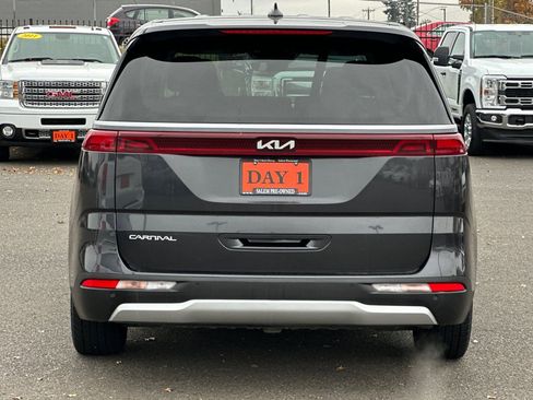 Used 2024 Kia Carnival LX FWD image 6