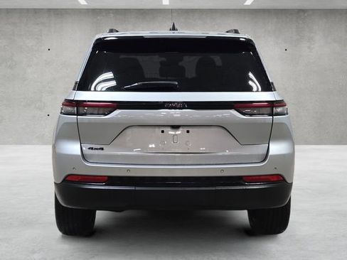 Used 2022 Jeep Grand Cherokee Altitude image 15