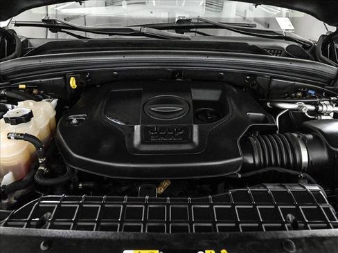 Used 2021 Jeep Grand Cherokee L Overland w/ Luxury Tech Group IV AWD/4WD image 24