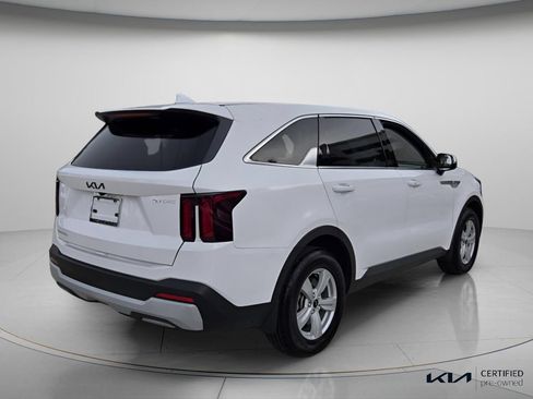 Certified 2026 Kia Sorento LX FWD image 7