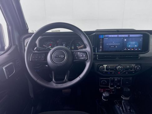Used 2024 Jeep Wrangler Unlimited AWD/4WD image 17