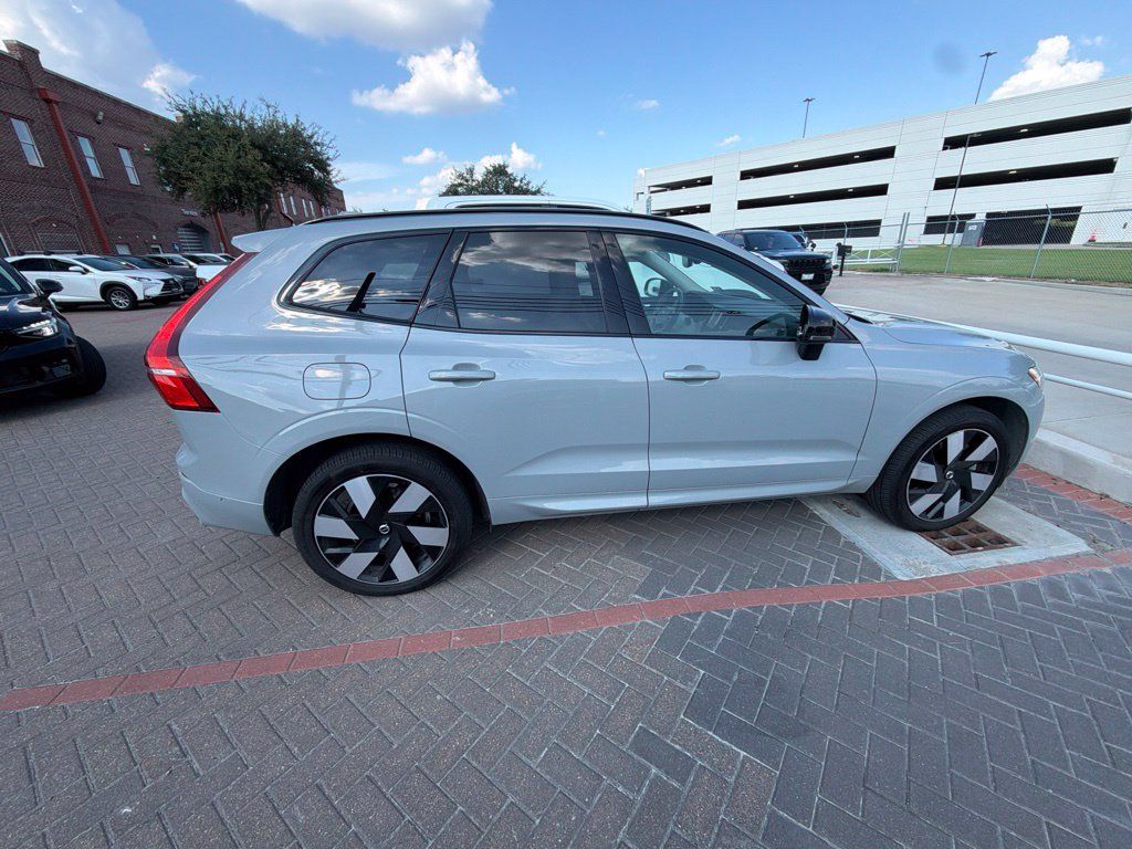 Used 2024 Volvo XC60 T8 Ultimate w/ Protection Package Premier AWD/4WD image 17