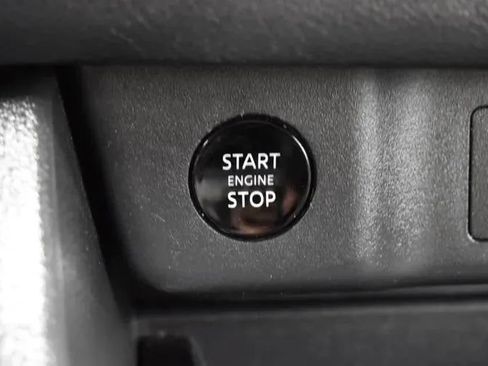 Used 2025 Nissan Rogue SV FWD image 29