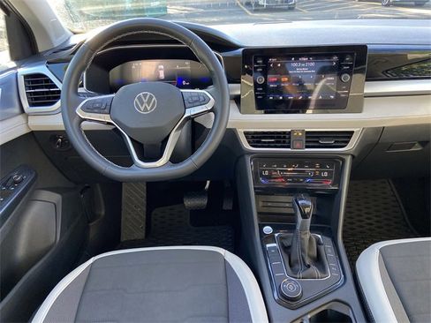 Used 2025 Volkswagen Taos SE image 13