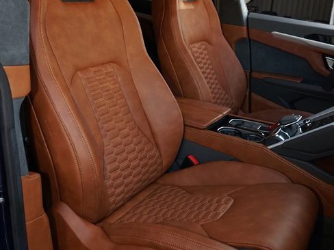 Used 2019 Lamborghini Urus Base image 11