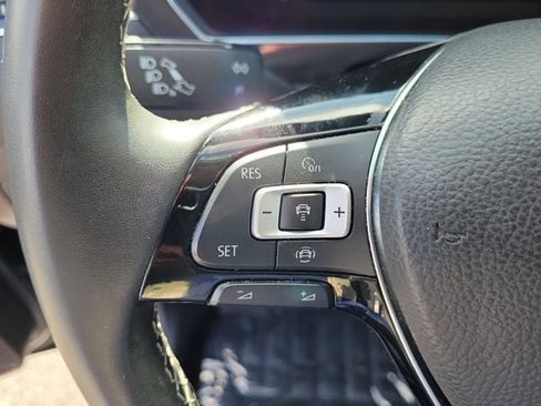 Used 2021 Volkswagen Tiguan SEL FWD image 21