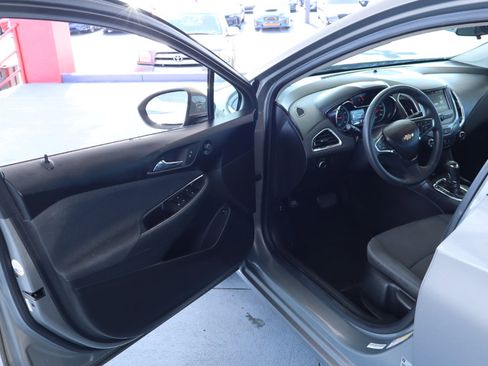 Used 2018 Chevrolet Cruze LT image 16