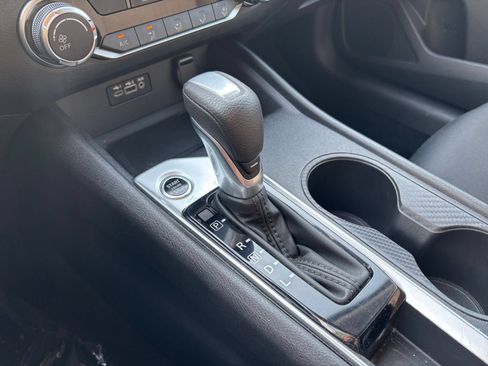 Used 2025 Nissan Altima 2.5 SV FWD image 37