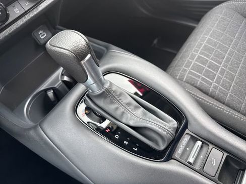 Certified 2025 Honda HR-V LX image 31