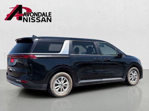 Used 2023 Kia Carnival LX FWD image 4