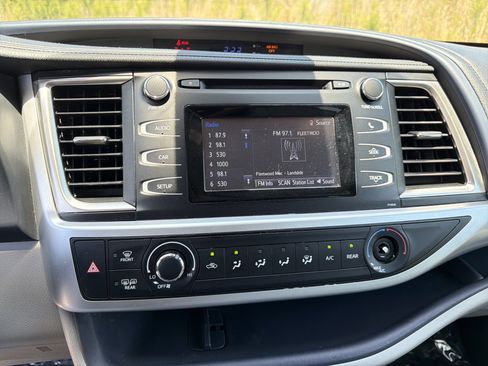 Used 2019 Toyota Highlander LE FWD image 27