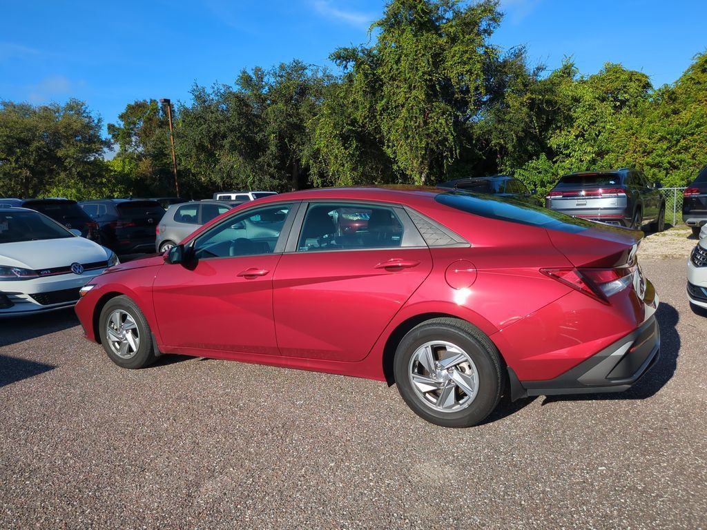 Used 2024 Hyundai Elantra SE FWD image 3
