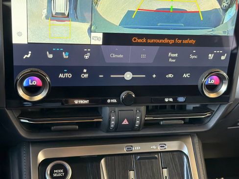 Used 2024 Lexus GX 550 w/ Accessory Package (2T) AWD/4WD image 26