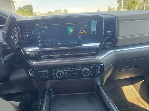 Used 2024 Chevrolet Silverado 2500 LTZ w/ LTZ Convenience Package AWD/4WD image 15