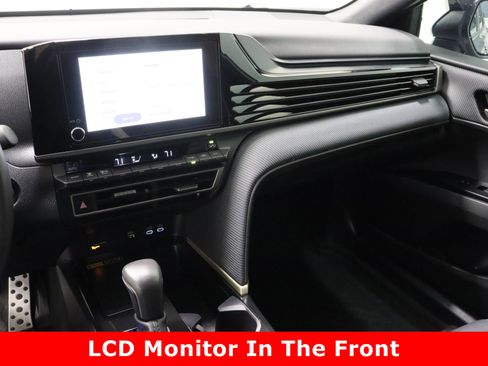 Used 2025 Toyota Camry SE image 16