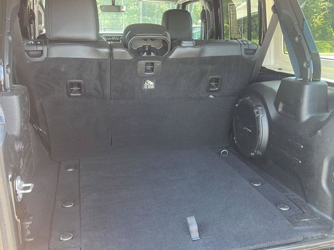 Used 2018 Jeep Wrangler Unlimited Sahara AWD/4WD image 39