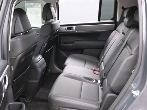 Used 2025 Hyundai Santa Fe SEL FWD image 30