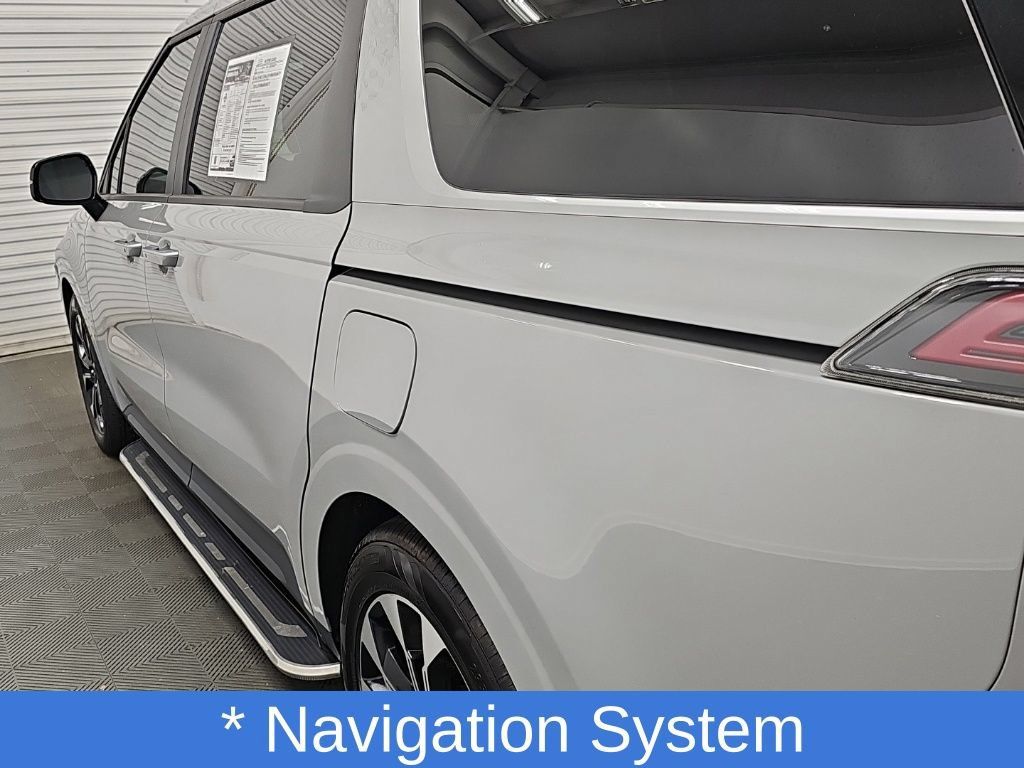 Used 2022 Kia Carnival EX FWD image 7
