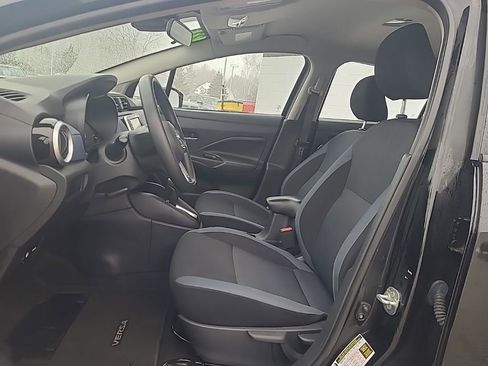 Used 2023 Nissan Versa SV image 9