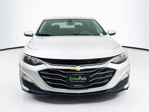 Used 2019 Chevrolet Malibu LT FWD image 2