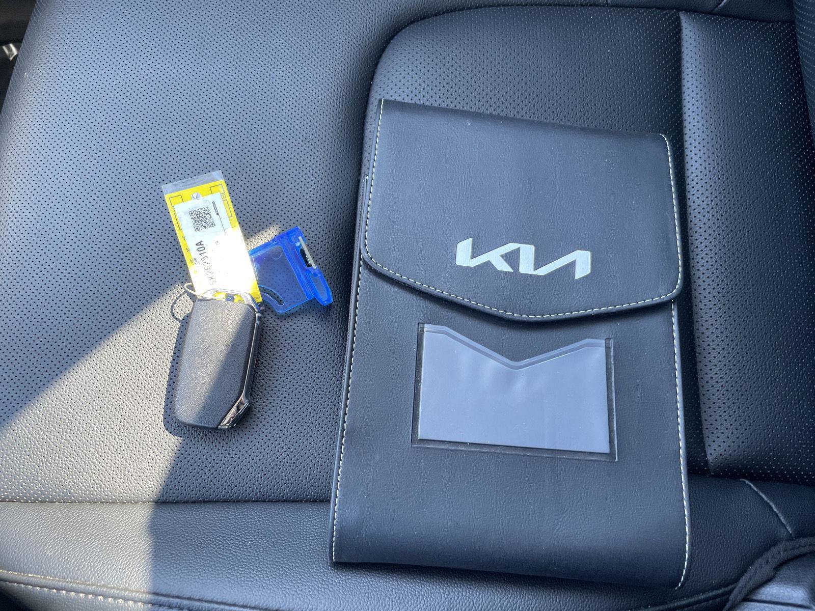Used 2025 Kia Sportage EX FWD image 6