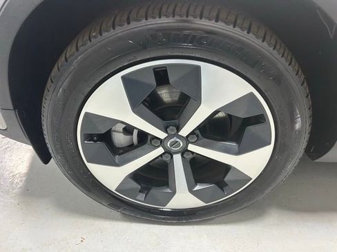 Used 2025 Volvo XC40 B5 Plus image 6