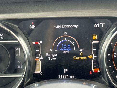 Used 2023 Jeep Wrangler Sahara image 21