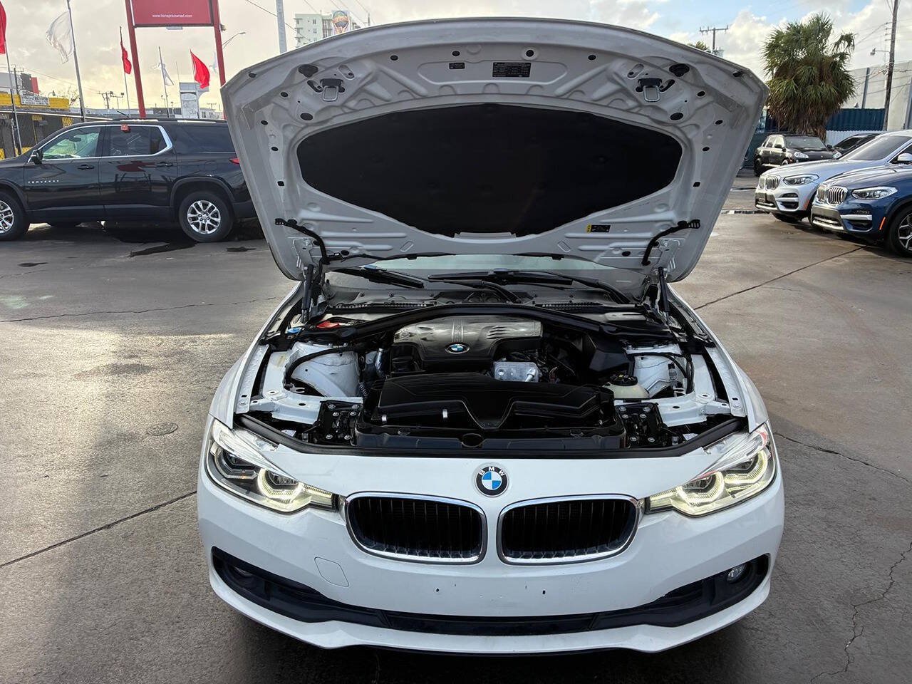 Used 2018 BMW 320i Sedan RWD image 16