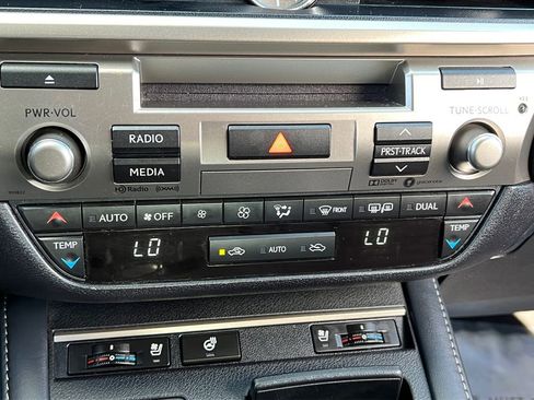 Used 2018 Lexus ES 350 w/ Navigation System Package image 21