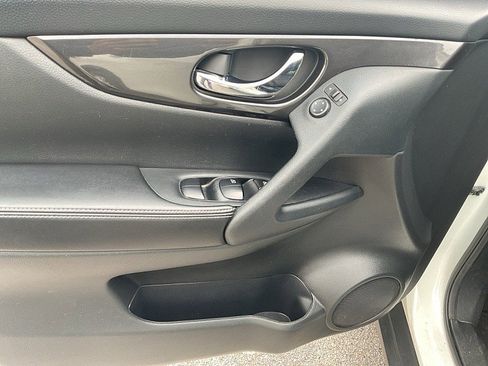 Used 2020 Nissan Rogue S w/ Special Edition Package image 17